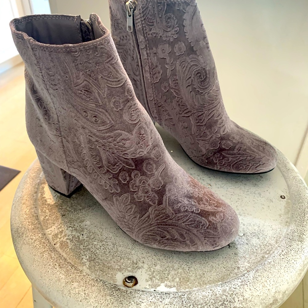 Grey boots never worn